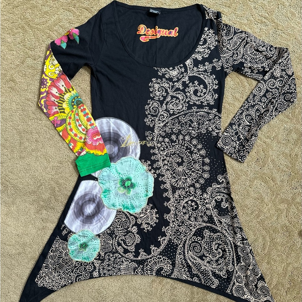 Desigual Black and Bright Multicolor Tunic asimetric hem. Long sleeve. Satin